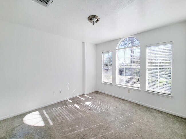 Building Photo - 17614 Glenmark Dr