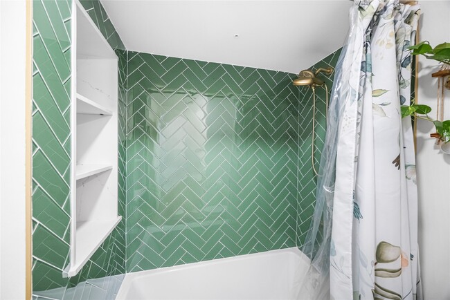 Building Photo - 14 Greenway Plz