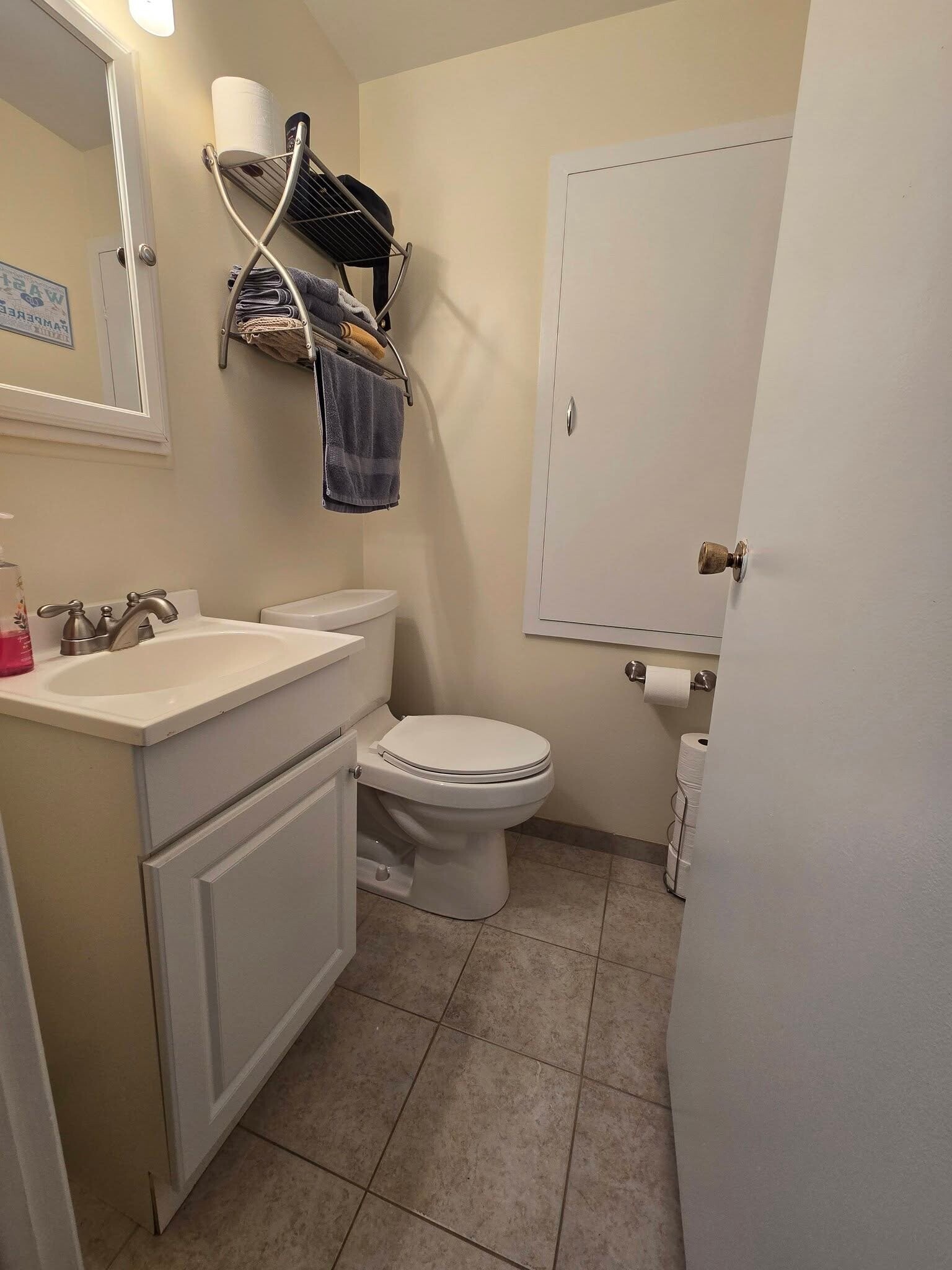 Building Photo - 1593 Manzanita Dr