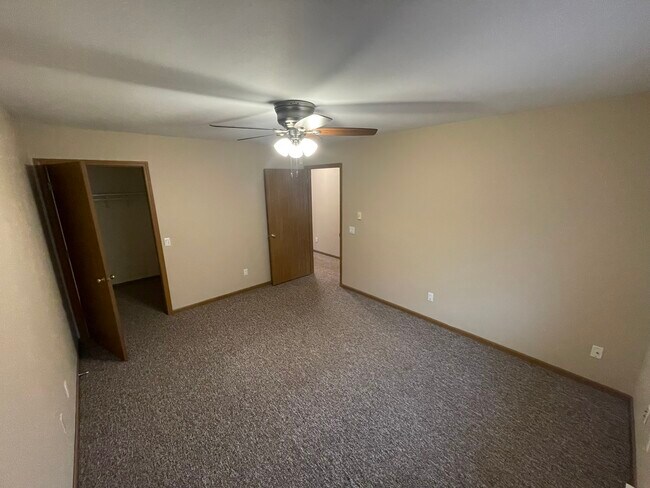 Building Photo - 205 Gillette St