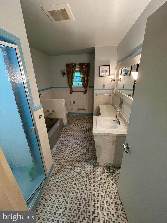 Building Photo - 107 Oak Terrace