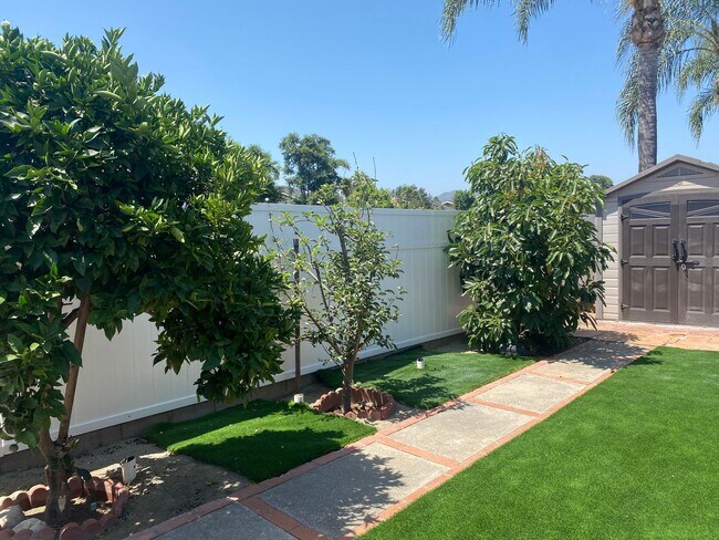 Building Photo - 3 Bedroom Home - Centrally Located with So...