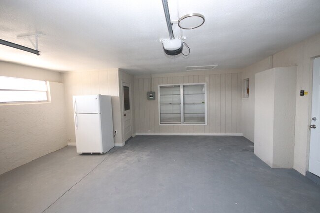 Building Photo - Remodeled 3BD/2BA ranch home in Sun City C...
