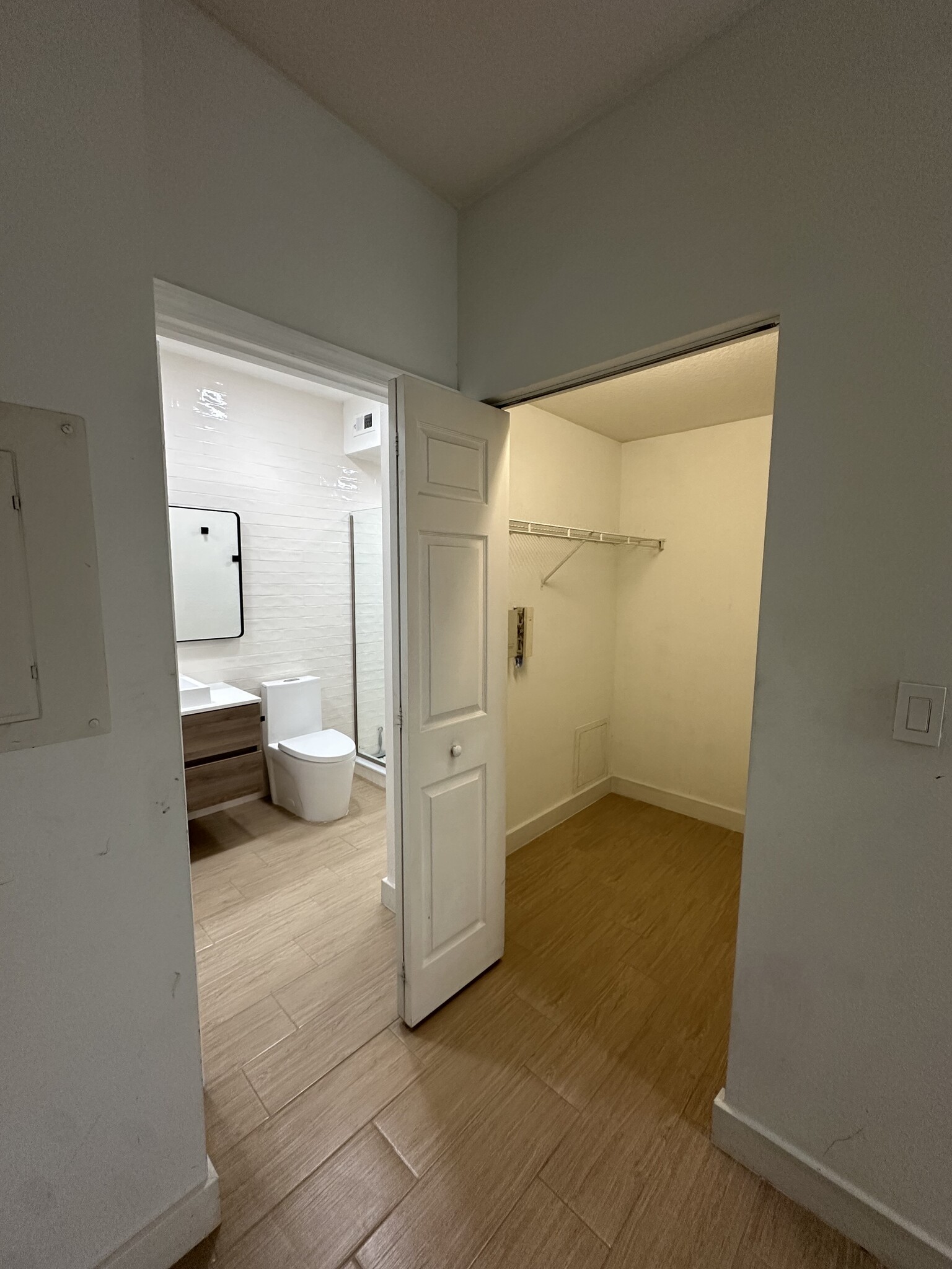 Master Bath and Walk in Closet - 5621 Pinnacle Heights Cir