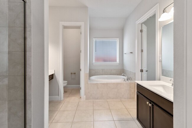 Building Photo - Beautiful 3-bed, 2-bath home for lease in ...