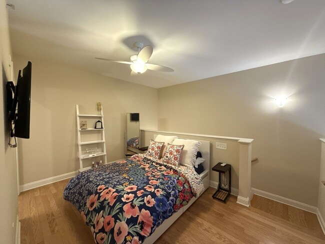 Building Photo - Fantastic Condo in South End!