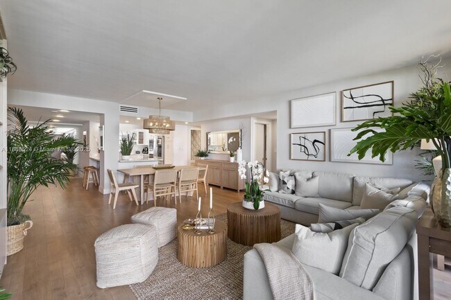 Primary Photo - 141 Crandon Blvd