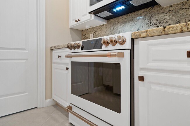 Building Photo - 2117 Tigris Dr
