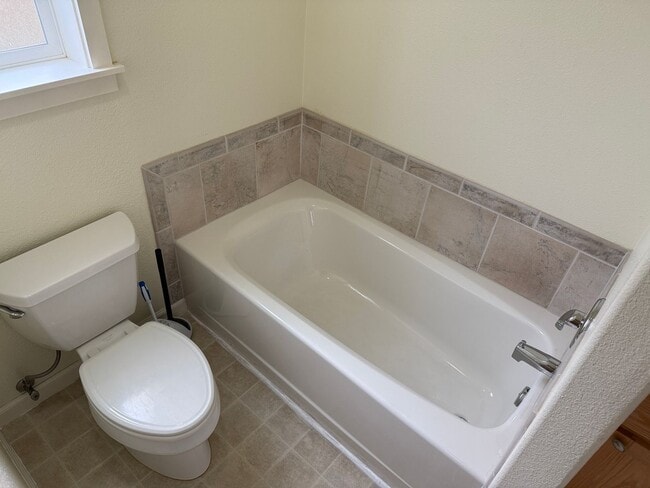 Building Photo - Beautiful 3 bedroom 2 bath house in Cottage Grove!