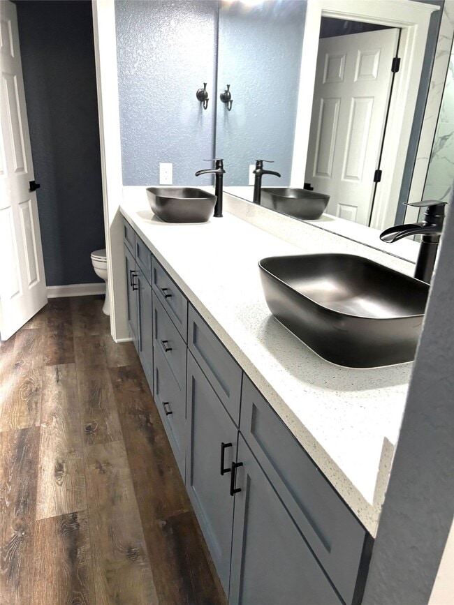 Building Photo - 2310 Townhall Ln