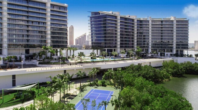 Building Photo - 5500 Island Estates Dr