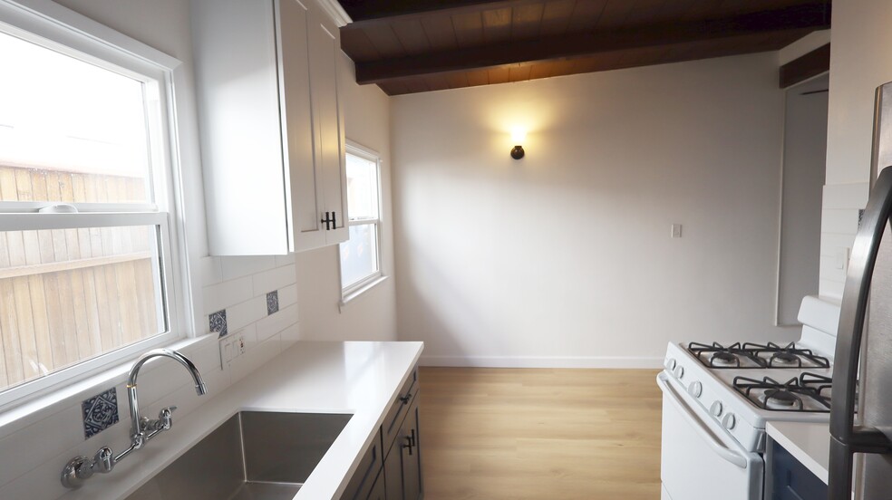 Building Photo - 429 1/2 28th St