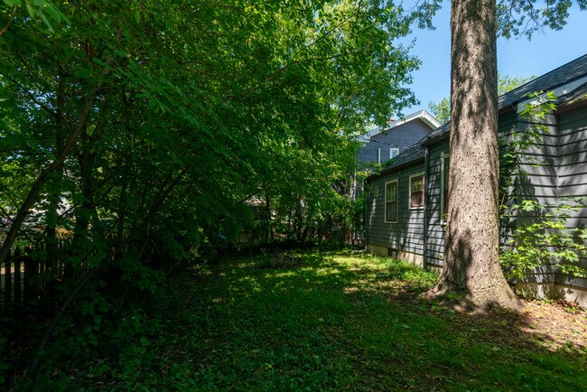 Building Photo - 810 Sylvan Ave