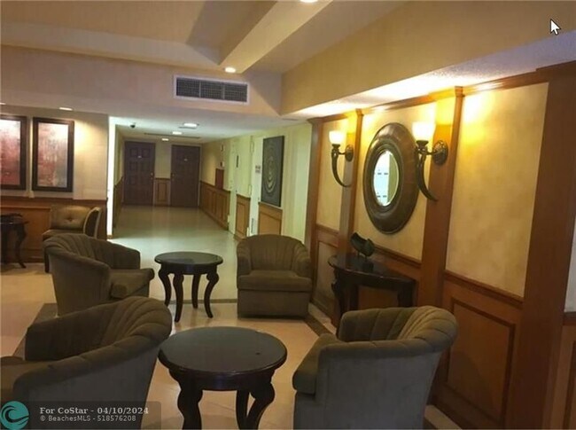 Building Photo - 3095 N Course Dr