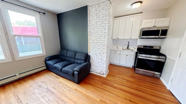 Building Photo - 305 Cator Ave