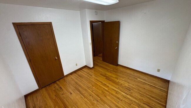 Building Photo - 525 E 47th St