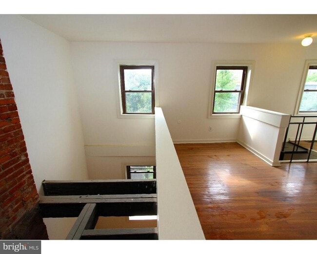 Building Photo - 415 S 11th St