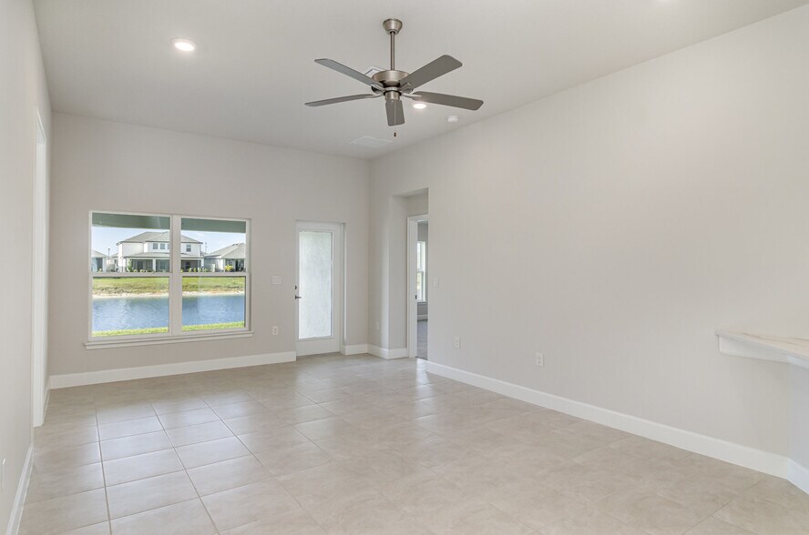 Building Photo - 2482 Carrick St NW