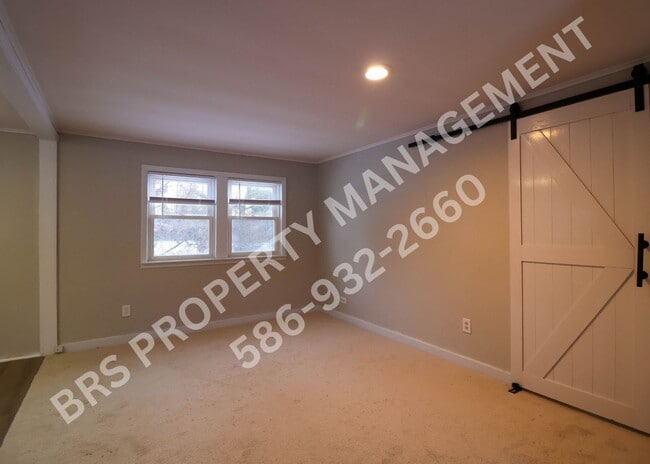Building Photo - 1 Bed, 1 Bath House In Rochester Hills
