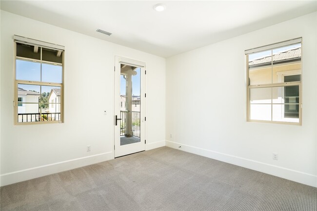 Building Photo - 5192 Goldenrod Cir