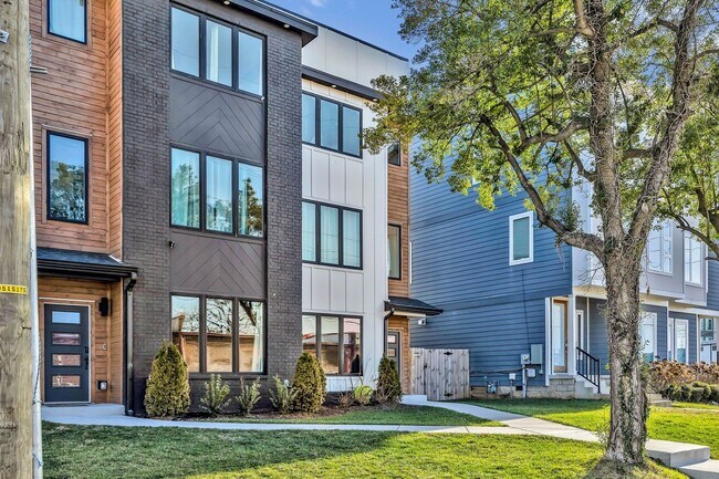Building Photo - 611 21st Ave N