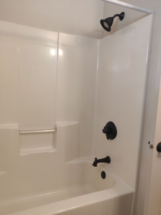 Building Photo - Charming 3x2.5 Modern Craftsman Home in NW Crossing with Private Backyard Oasis and Bonus Room Up...