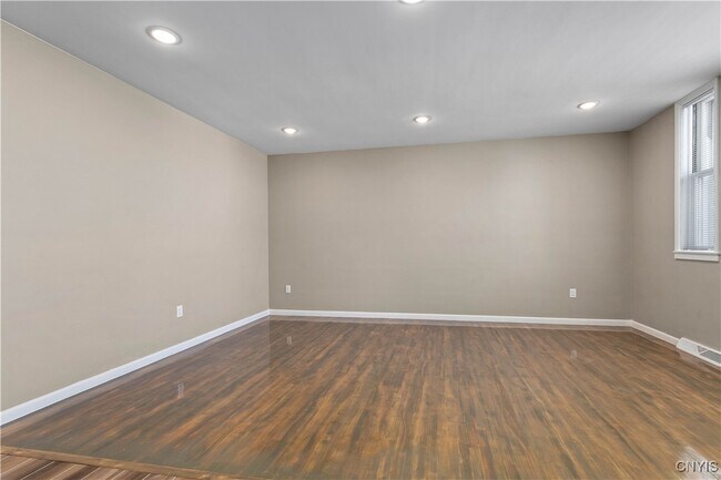 Building Photo - 2118 E Genesee St