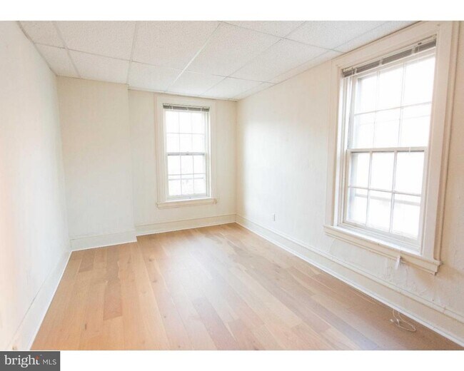 Building Photo - 901 Clinton St