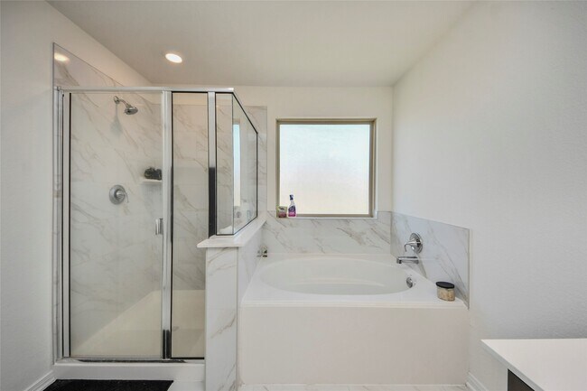 Building Photo - 4852 Sun Fls Dr