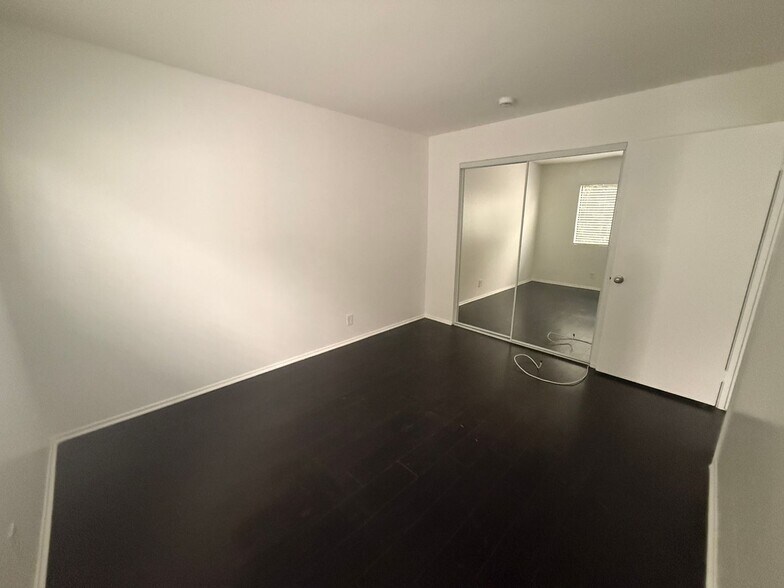 Building Photo - 827 S Wilton Pl