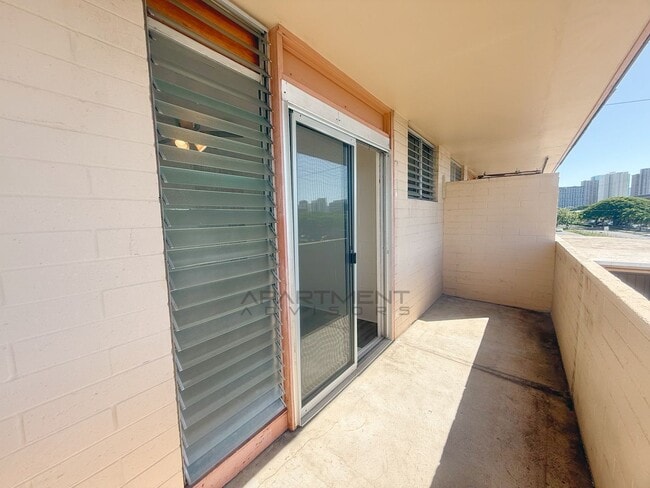 Building Photo - 1408 Liliha St