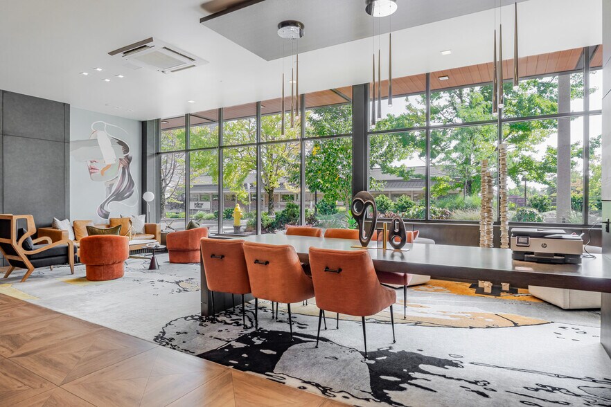 Building Photo - 10050 NE 10th St