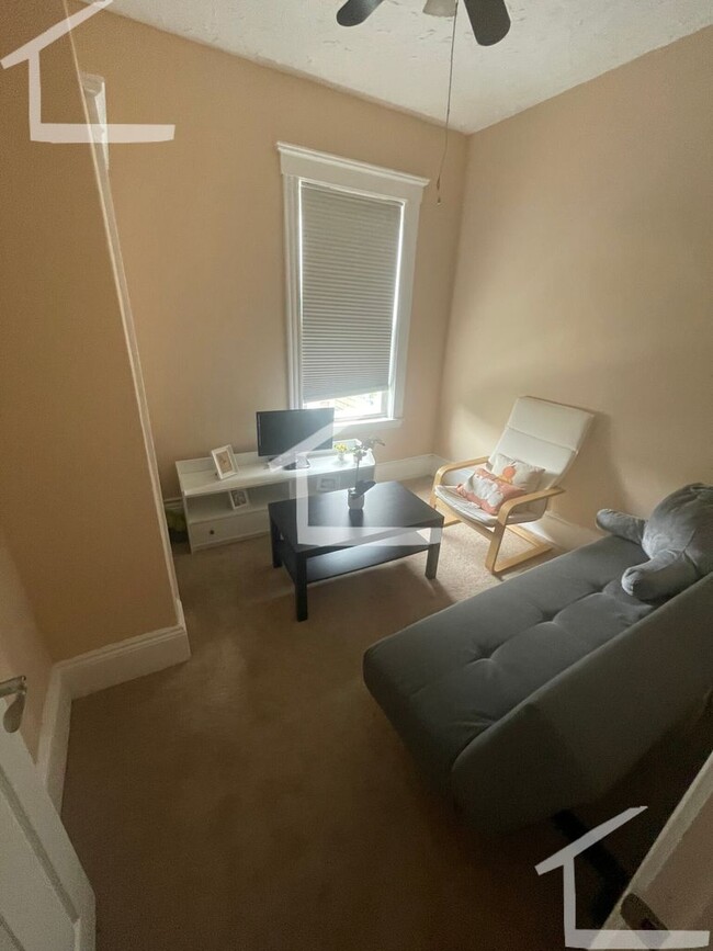 Building Photo - Central Brighton Location, Heat, Hot Water...