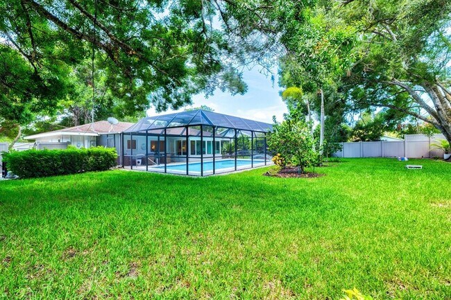 Building Photo - 2587 Ringling Blvd