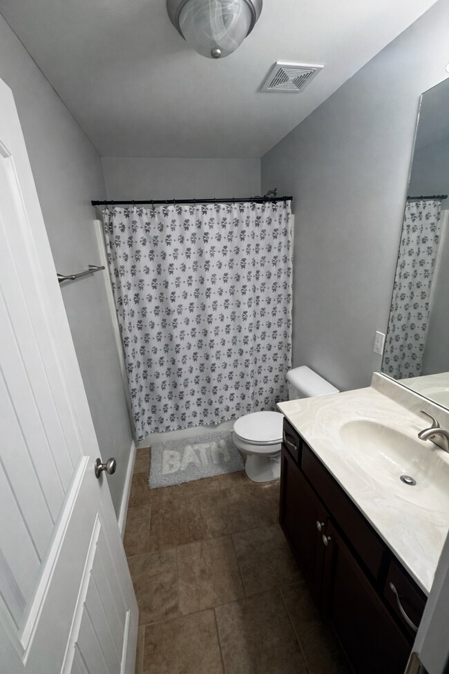 Building Photo - 183 Twin Lakes Dr