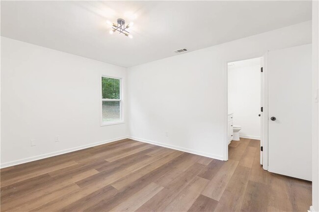 Building Photo - 415 Manor Estates Dr
