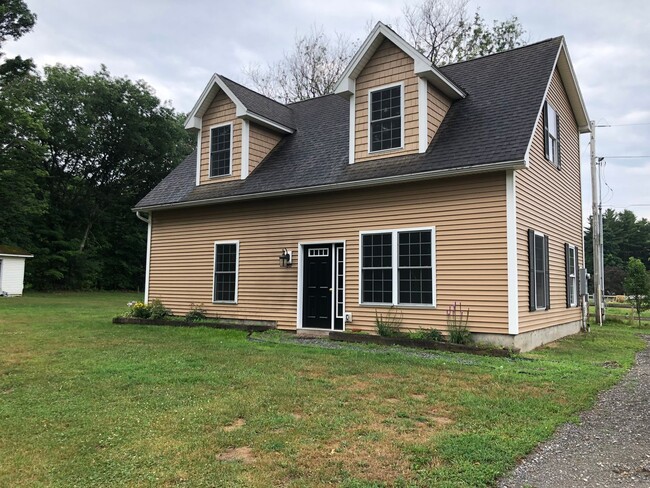 Building Photo - Gorgeous 3 Bedroom Home in Country Setting