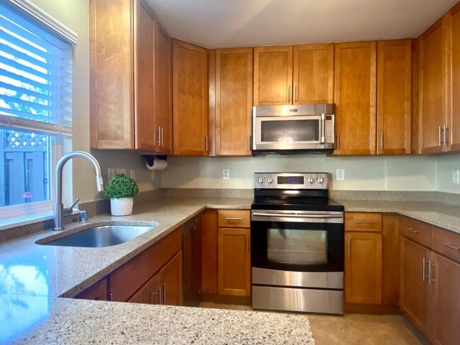 Building Photo - 982 Marquette Ln