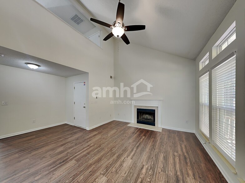 Building Photo - 8616 Warwick Crest Ln