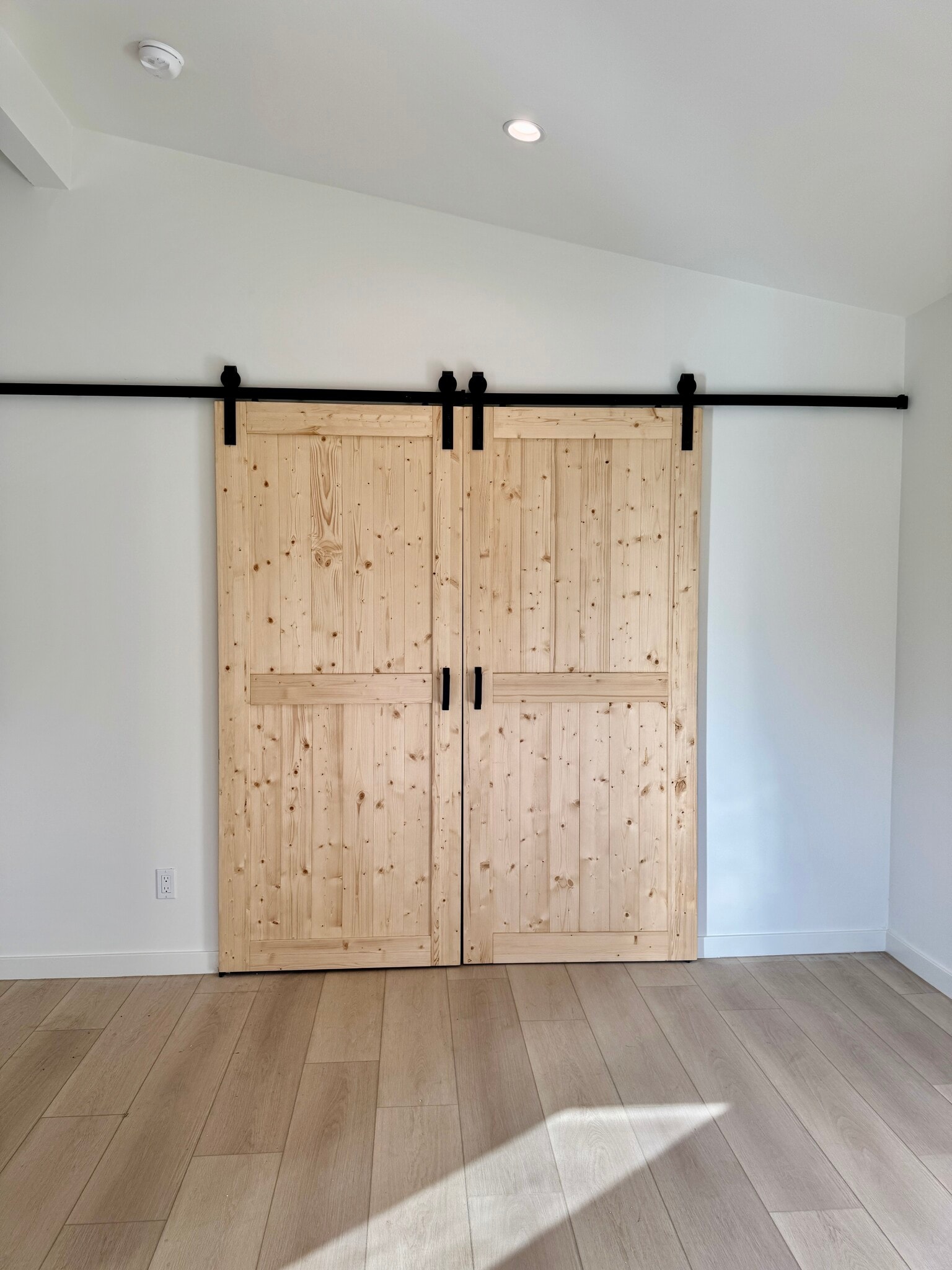 Building Photo - 16159 Hartsook St