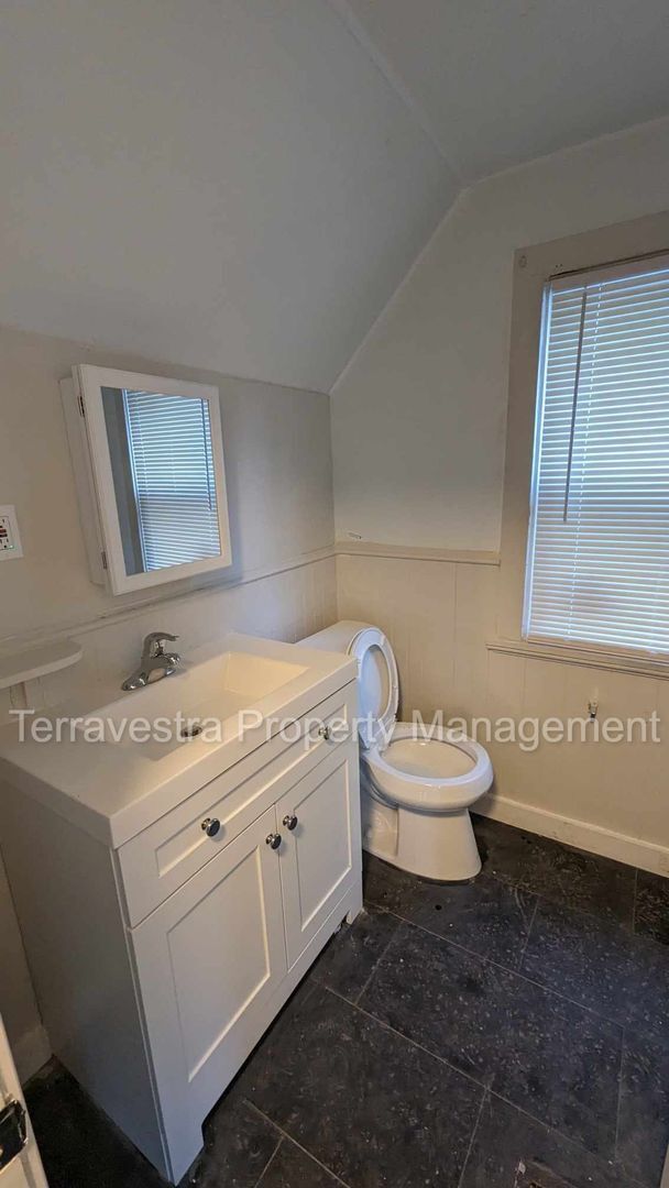 Building Photo - Single Family Upper Deerfield 3 Bed