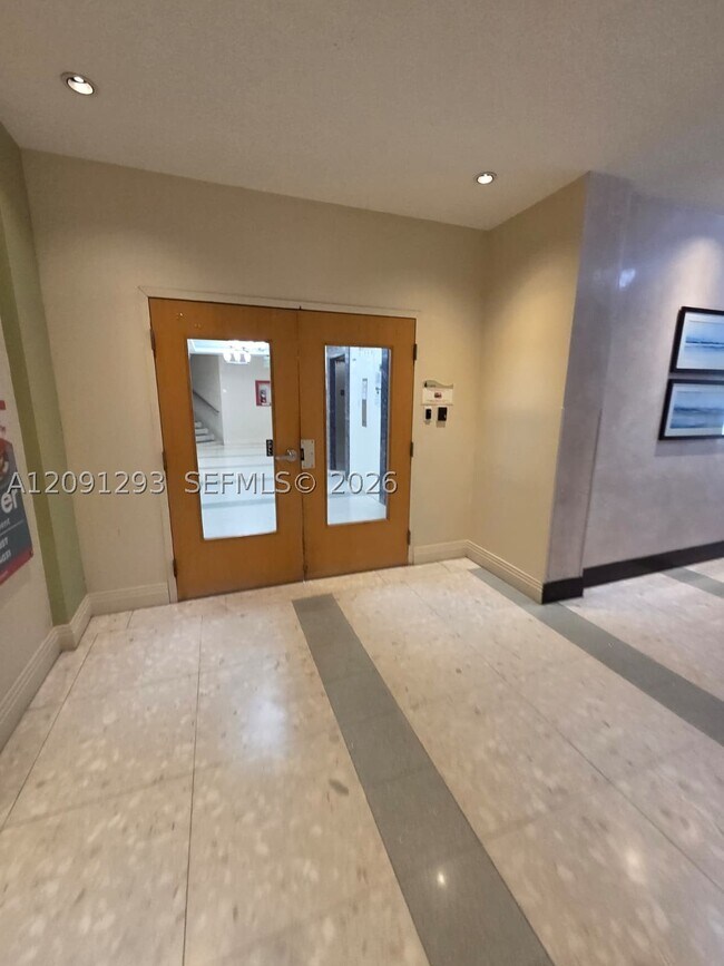 Building Photo - 3801 S Ocean Dr
