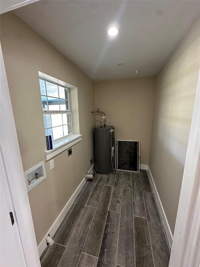 Building Photo - 680 Mockingbird Hills Dr