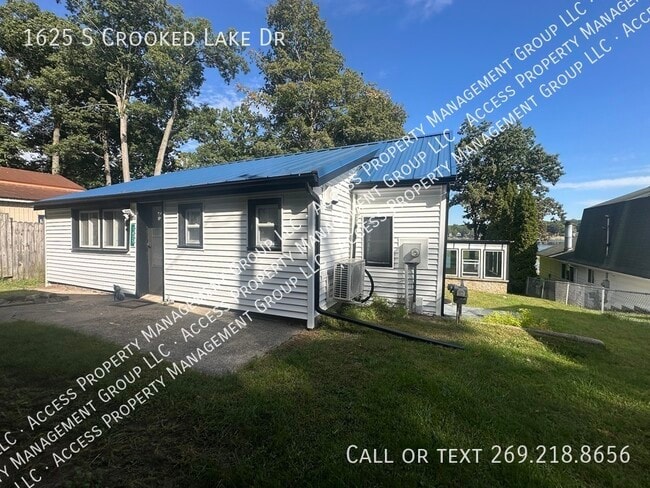 Building Photo - 1625 S Crooked Lake Dr