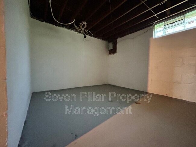 Building Photo - 339 S Napoleon Ave