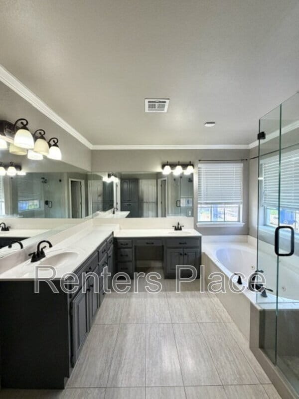 Building Photo - 3827 W Canton St