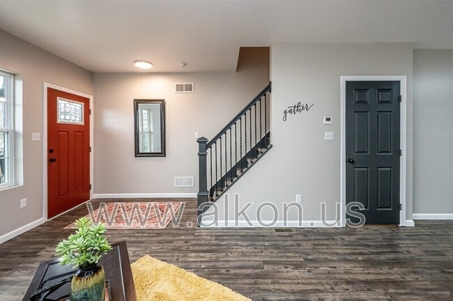 Building Photo - 554 Frayne St