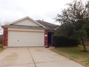 Building Photo - 1819 Manor Dr