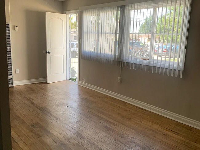 Building Photo - 568 Durham St