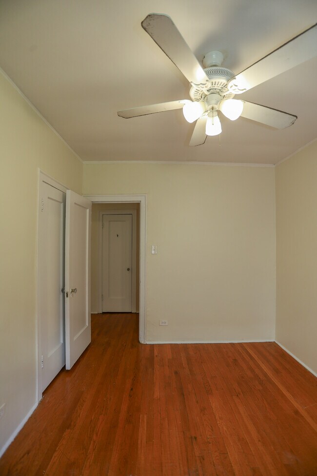 Building Photo - 1624 W Lunt Ave